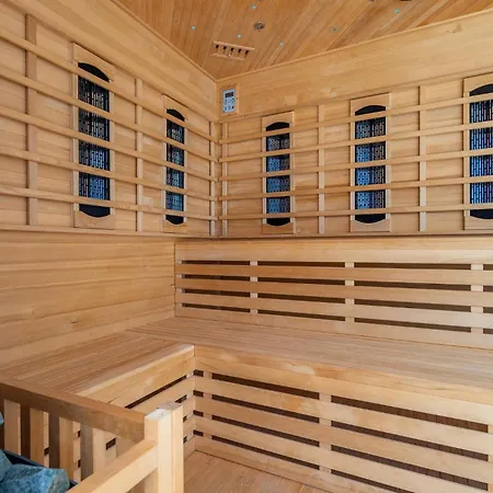 Pet Friendly In With Sauna Feriehus Ravni