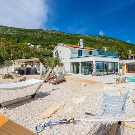 Amazing Home In Ravni With Sauna בית נופש ראבני