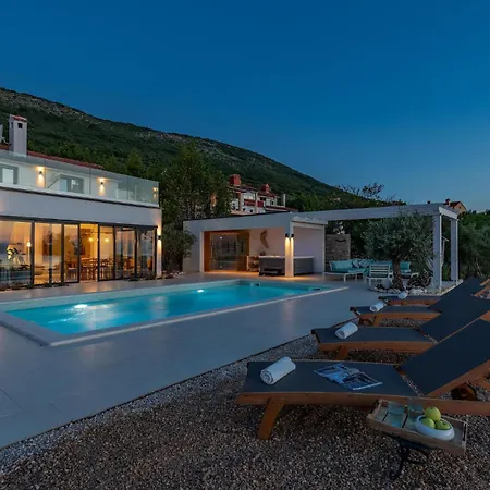 Amazing Home In Ravni With Sauna *