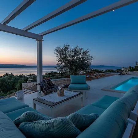 Amazing Home In Ravni With Sauna בית נופש ראבני