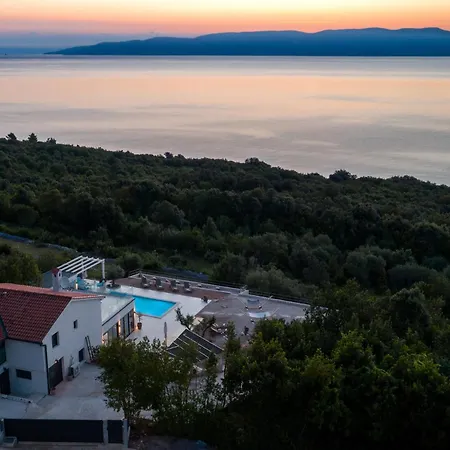 Amazing Home In Ravni With Sauna
