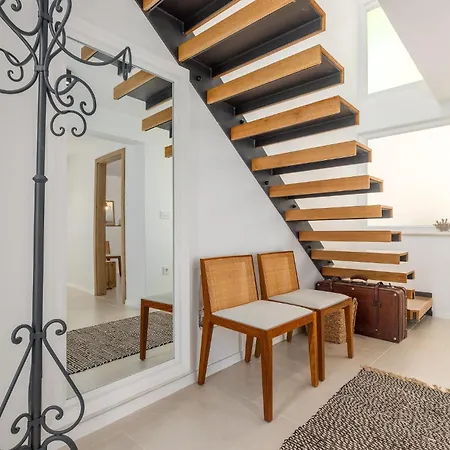 בית נופש Amazing Home In Ravni With Sauna