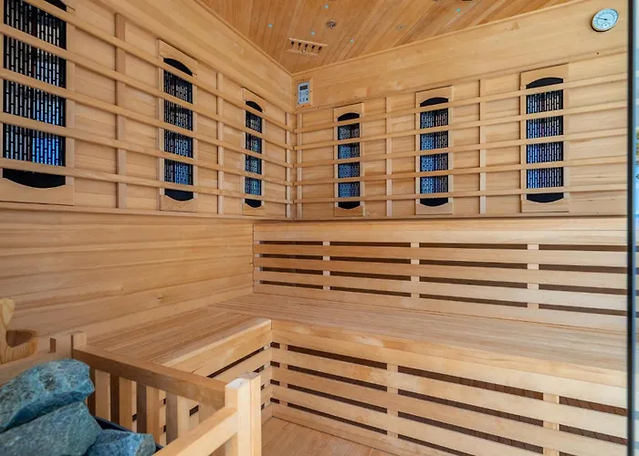 Luxurious In With Sauna Дом отдыха Равни