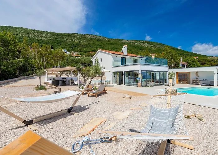 Luxurious In With Sauna Дом отдыха Равни