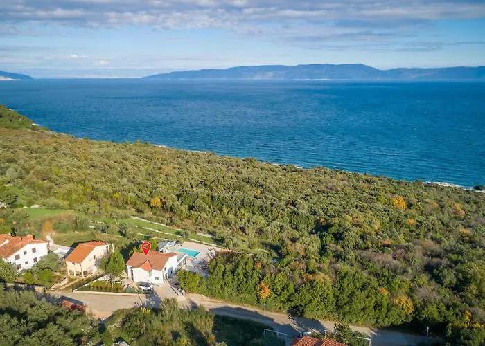 Nyaraló Luxurious In With Sauna Ravni